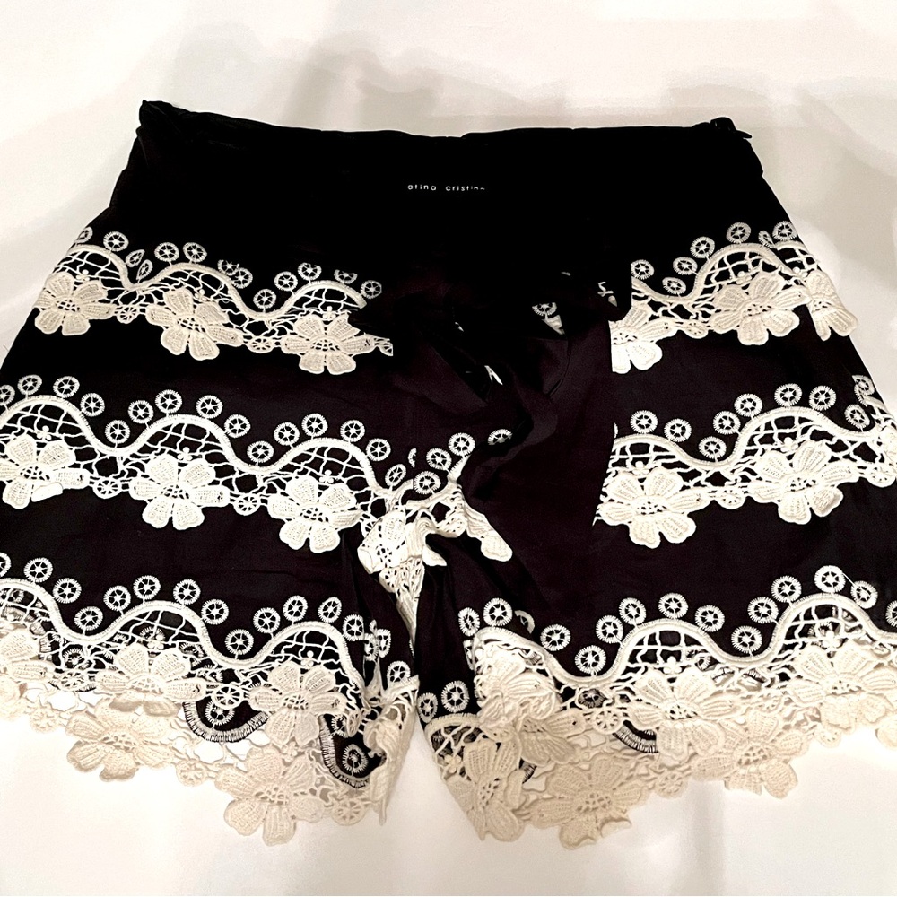 Women’s XS Navy and Cream Lace Dress Shorts By Atina Christina